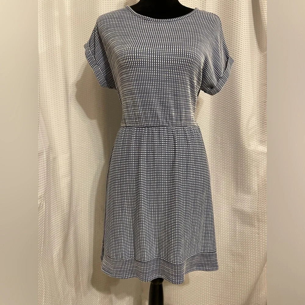 Blue & White Pattern Comfort& Cozy Short Sleeve Dress Size Medium NWT